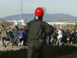 la policia vasca contra los manifestantes