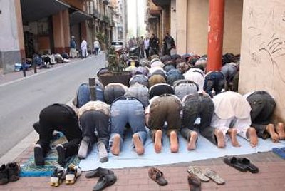musulmanes rezando en LLeida